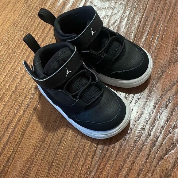 Nike Jordan Fadeaway black sneaker size 5 - Picture 3 of 11